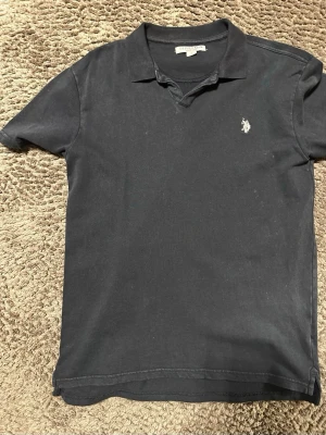 piké U.S Polo - Säljer en go piké från US Polo i fint skick är bara använda ett fåtal gånger! Den är i storlek S. 
