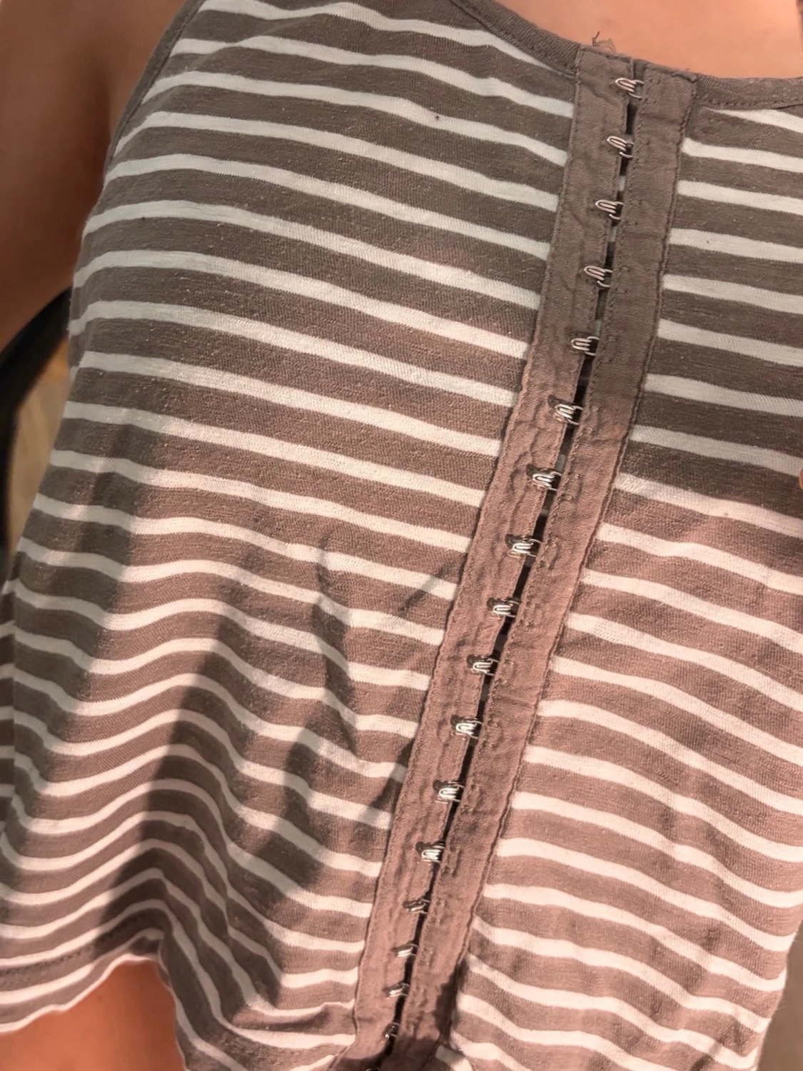 Gråvit randig croppad linnetopp🌸 - 2