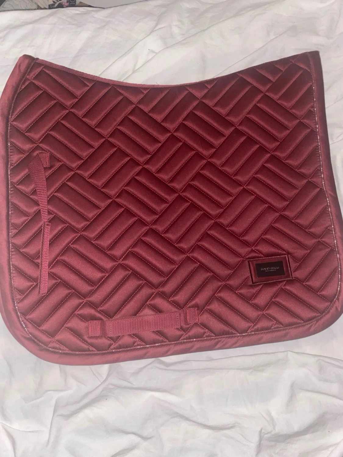 Vinrött schabrak från Equestrian Stockholm