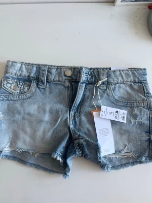Shorts från Gina tricot young - Shortsen är inte använda då de inte passade mig. Storlek:170