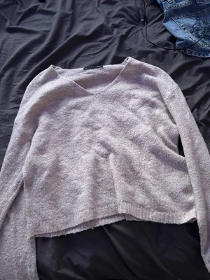 Stickad tröja  - Fin beige stickad tröja från Lager 157.
