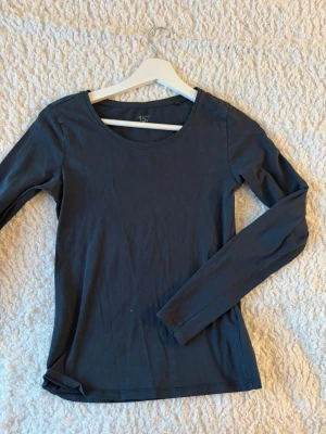  Basic Mörkblå långärmad tröja❤️ - Pris kan alltid diskuteras❤️