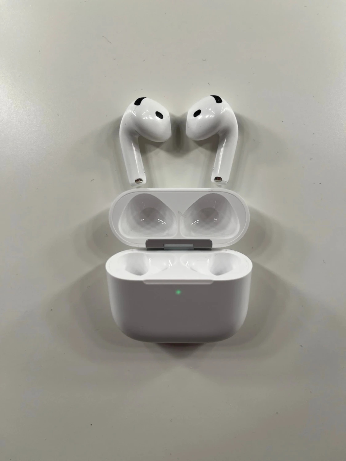Apple AirPods 4 - 3