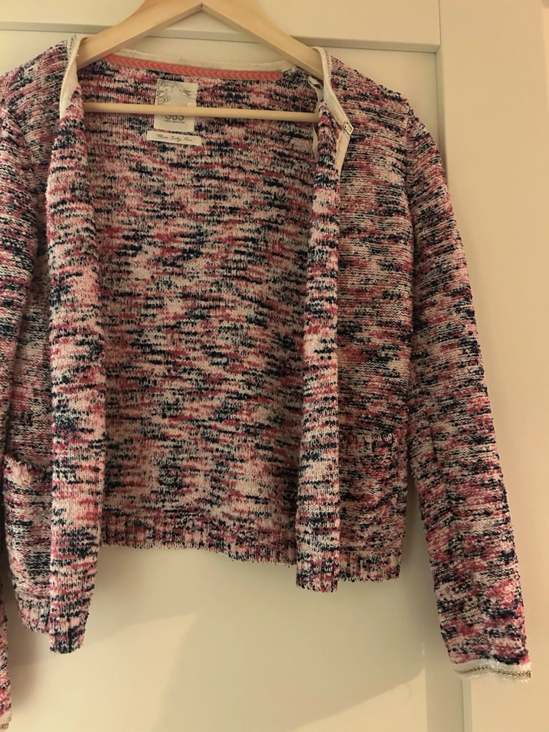 Flerfärgad stickad kofta från Gina Tricot