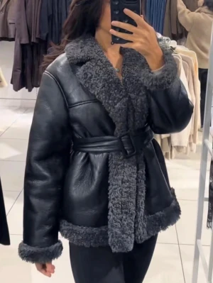 Jacka  - Storlek m från Gina tricot! Ny med prislapp 