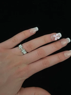 Silvrig Hermes ring  - Helt ny. Justerbar. Frakt 29kr. tryck på köp nu!! 🪽✨