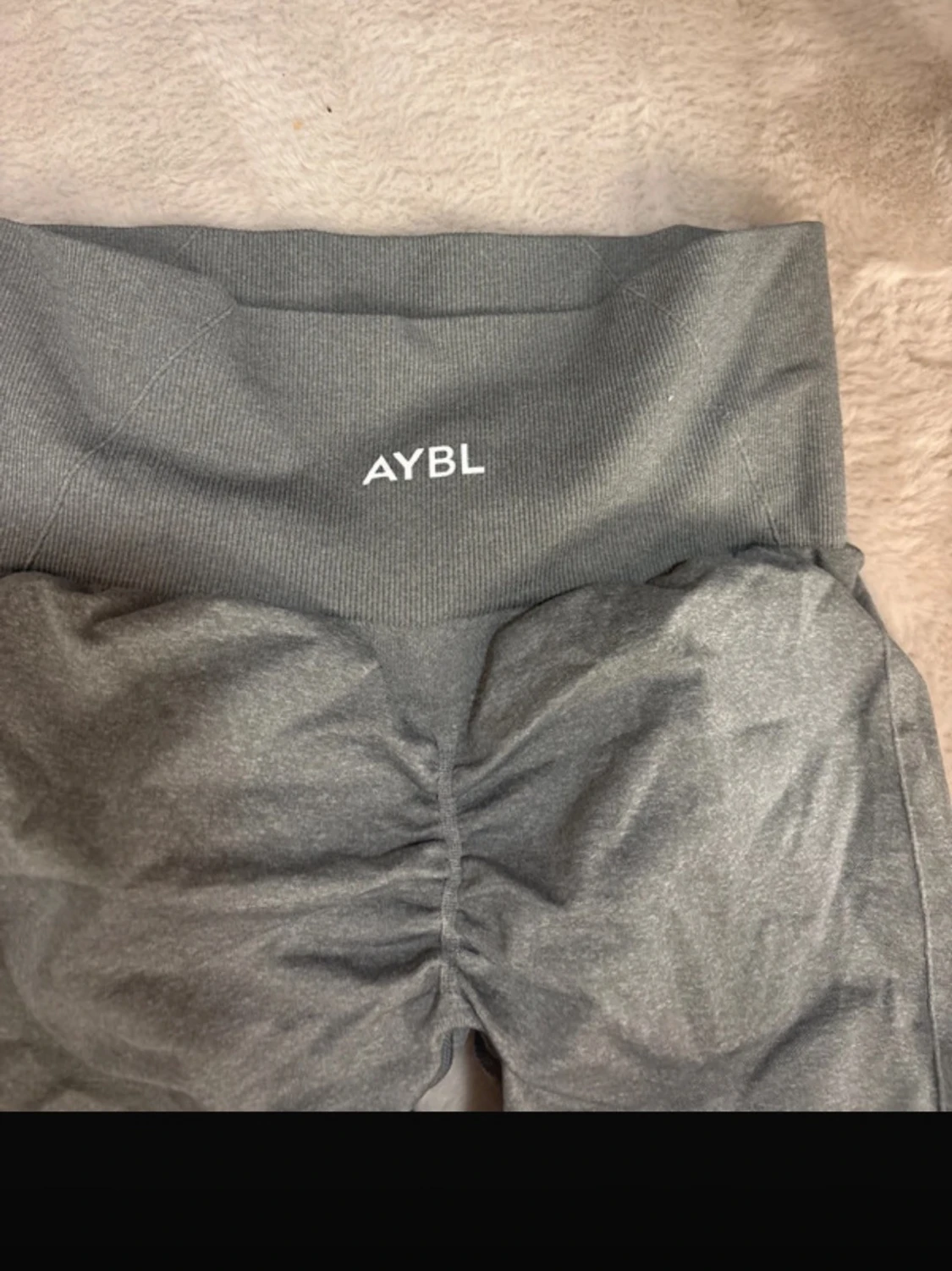 Grå högmidjade shorts från AYBL - 4