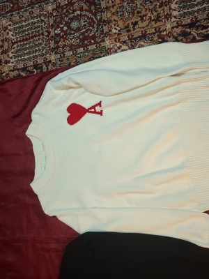 Fin Ami Paris tröja skön  - Skön Ami paris tröja.             PRIS KAN DISKUTERAS!!