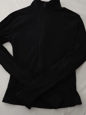 yoga-kofta från gina tricot - Har använt den en gång, den är för kort för mig som är lite längre av mig och har större byst :( 