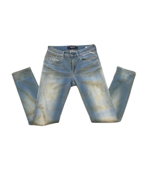 Blåa jeans från Replay - Skick: 10/10 | Inga defekter | Storlek: 27/30 | Mitt pris: 600 | Pris kan diskuteras vid snabb affär! | Hör av er vid frågor eller funderingar!