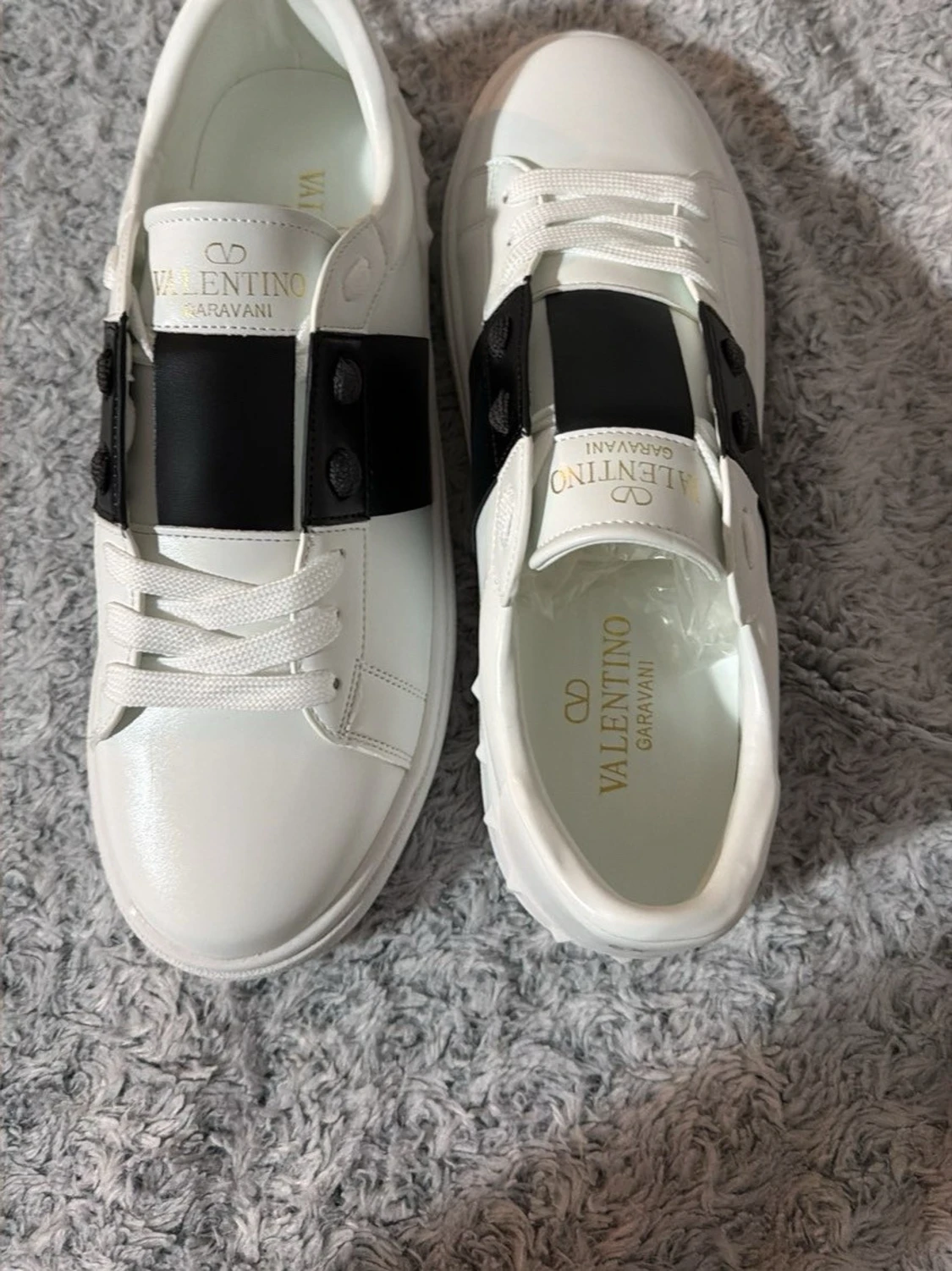Valentino vita sneakers med svart detalj 41 - 2