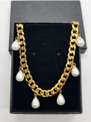 Handgjort halsband med pärlor  - Material-rostfritt stål 304,  guldpläterat . Längd 40-45cm. Kedjetjocklek-7mm #33