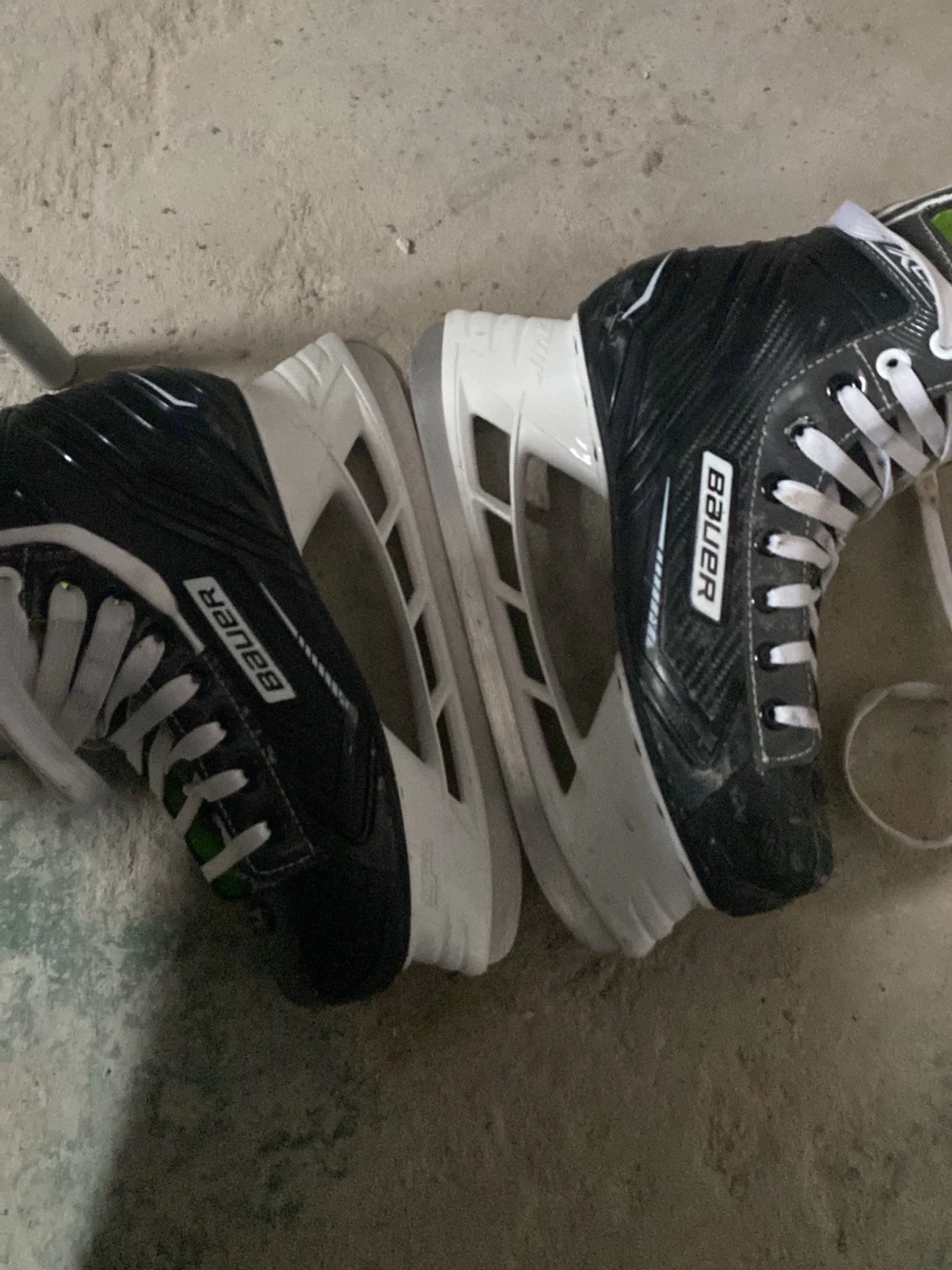 Svarta Bauer hockeyskridskor