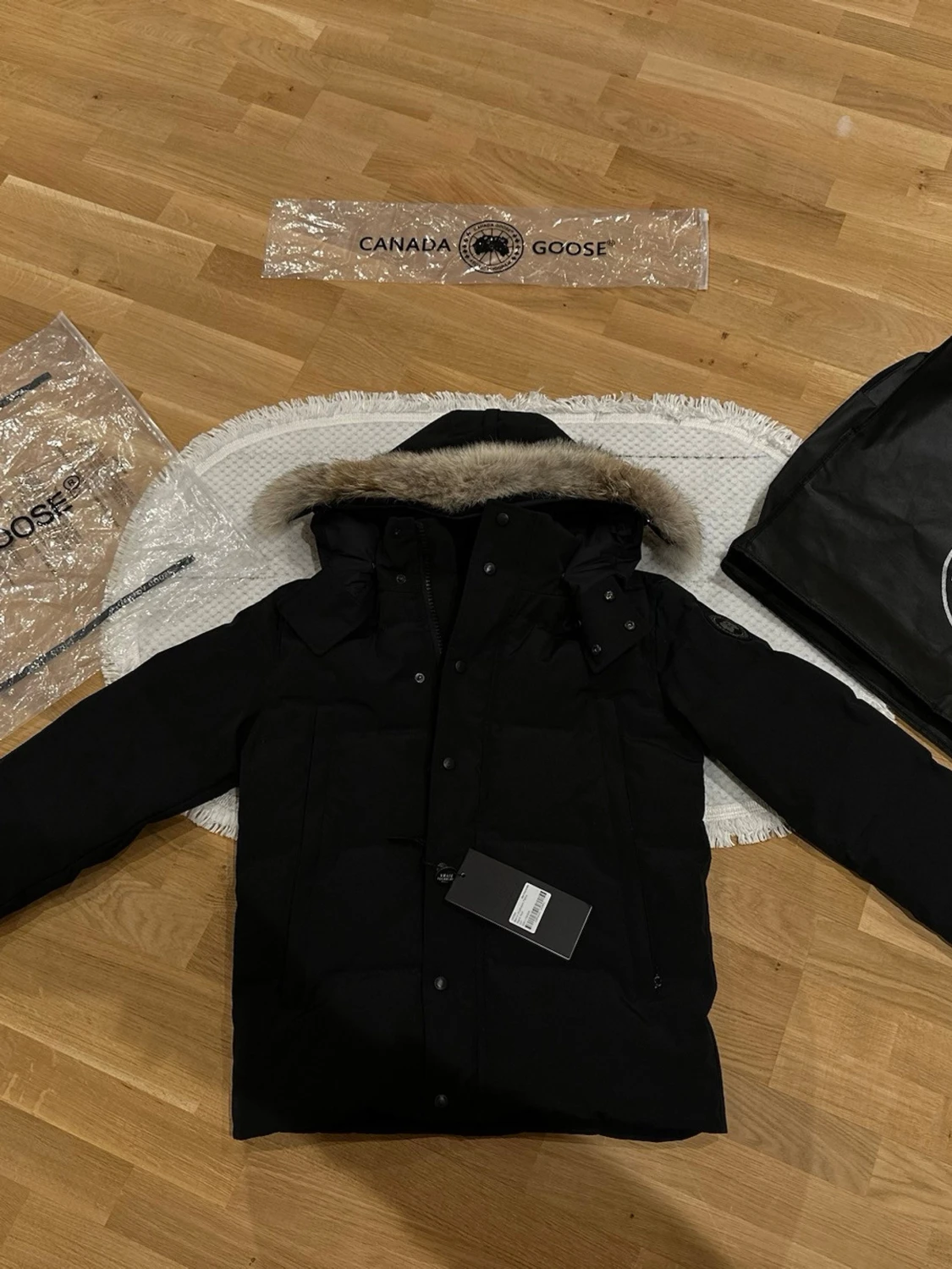 Svart dunjacka från Canada Goose