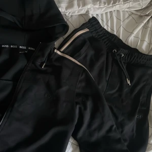 Hugo boss dress - Oanvänd Hugo boss dress 