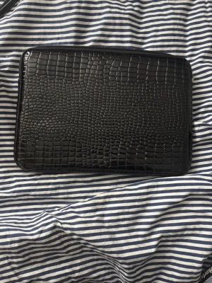 Datorfodral - Jättefin aldrig använd eftersom den inte passar till min dator