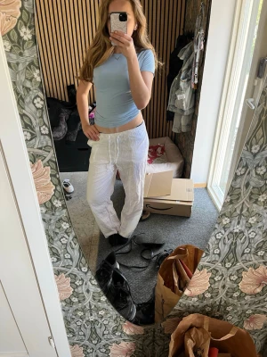 Linne byxor  - Jag har sytt upp dom  jag är 160cm innerbenslängden är 66cm