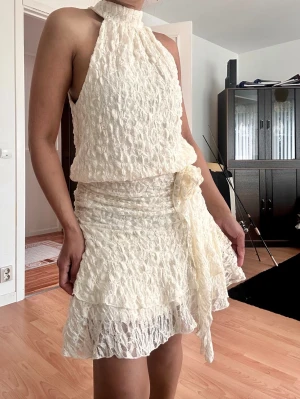 Summer lace dress - Unused. Sold out dress feom Gina- Tricot. Cream-colored dress