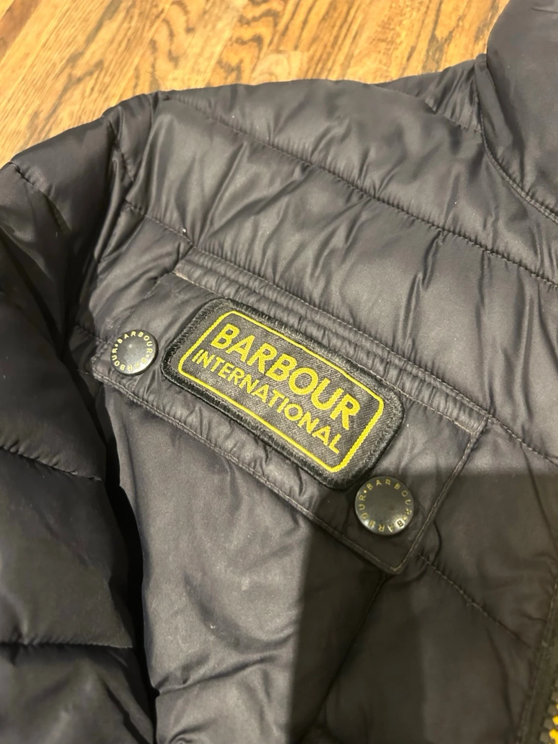 Svart pufferjacka från Barbour - 1