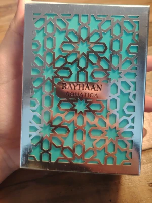 Rayhaan Aquatica parfym  - Säljer en Rayhaan aquatica som är oanvänd dvs 100ml full