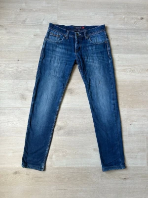Blåa fodrade Dsquared2 Jeans Slim Fit Storlek W30 - Fina Blåa DSQUARED2 fodrade jeans i blå färg. Jeansen är i mycket bra skick och sparsamt använda. |  Äkta som allt annat jag säljer! ✅ |  Storlek: W30 | Skick: Mycket Bra Skick | Färg: Blå | Märke: DSQUARED2 | Modell: Jeans |  Hör gärna av dig vid frågor så svarar jag så fort jag kan! 😁 |   (SKU - 145)