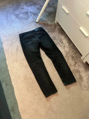 Nudie jeans - UTFÖRSÄLJNING ‼️Gråa nudie jeans | Modell: solid ollie | Storlek 28/32 | Mycket bra skick |