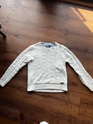 Bondelid kabelstickad tröja, S - S, mycket fint skick. 