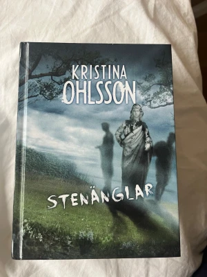 Fyra stycken böcker  - Av författarna Kristina Ohlson och Ingelin Angeborn. Perfekt för åldersgruppen 9-13år 