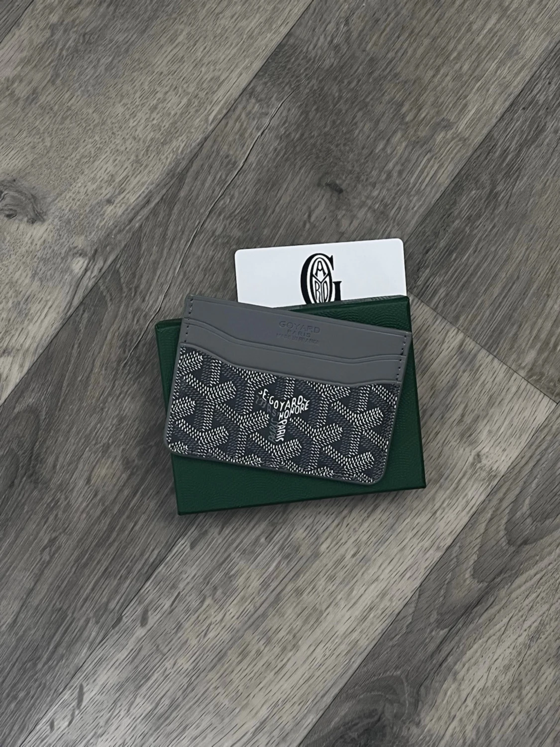 Grå korthållare  - 1