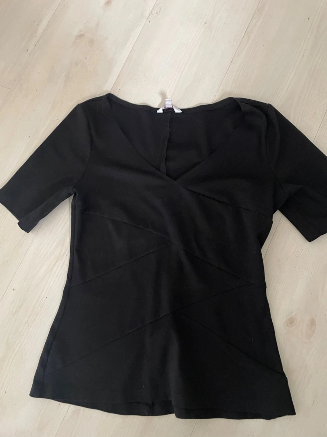 Svart v-ringad topp från Candie's