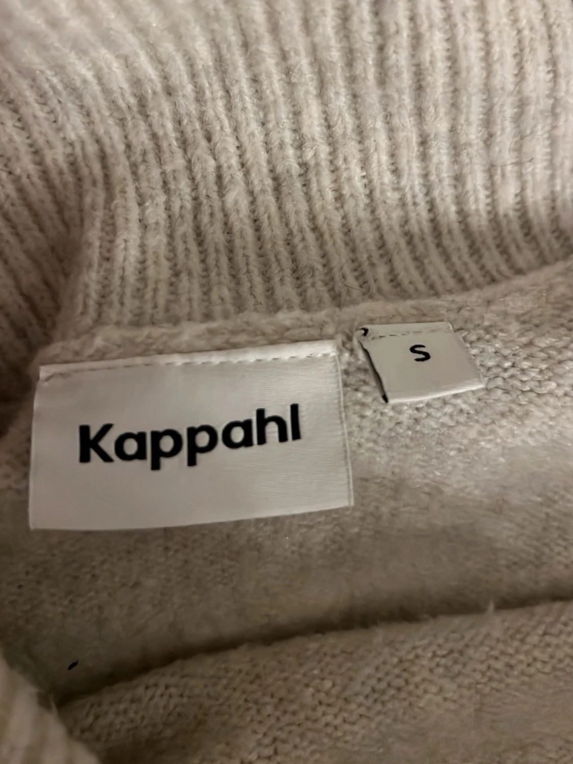Beige stickad polotröja - 2