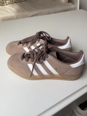 Adidas gazelle skor - Super snygga men tyvärr för små för mig. De är helt nya. 