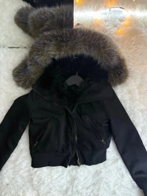 Jacket - Size 1 (XS/S), Vintage, barely worn, detachable fur. brand: ?