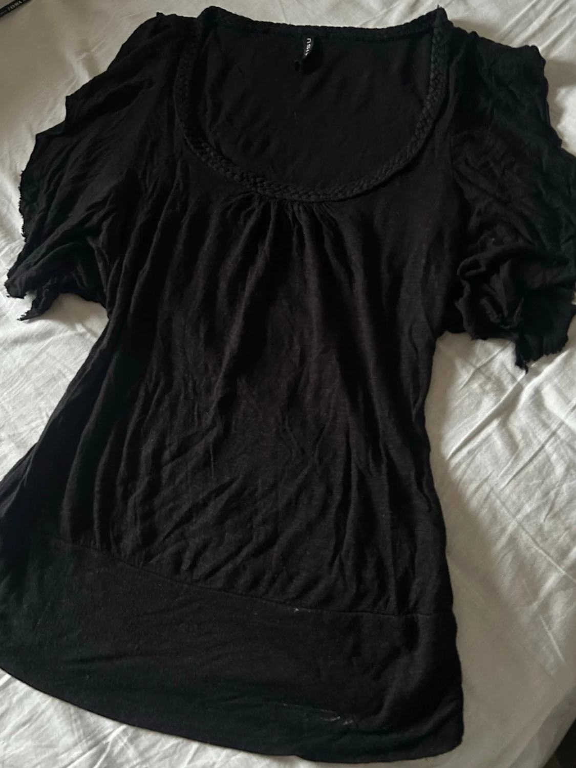 Svart topp med puffärmar - 1