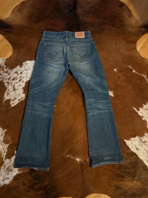 Levis 512 bootcut - Tjena! Säljer dessa riktigt feta vintage Levis 512 bootcut, byxorna är i fint skick och storlek w32/L34, hör av dig vid funderingar!🙌