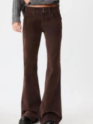 Bruna corduroy jeans Stradivarius  - Fina sammet kvalité 