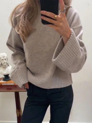 Stickad tröja - Jättefin stickad tröja från Mango i storlek S. Använd ett par gånger