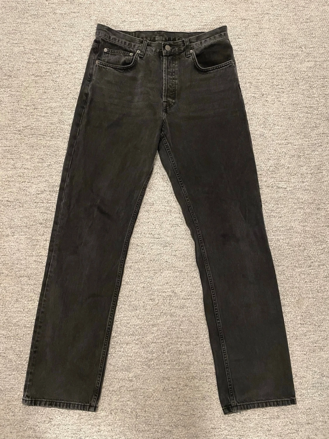 Svarta raka jeans från Dr Denim