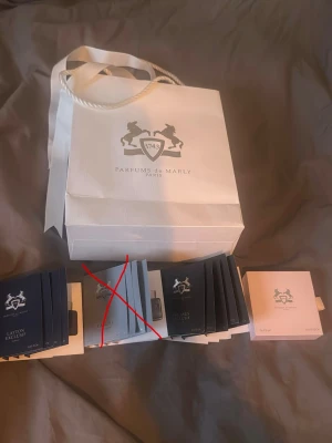 Parfums de Marly - Säljer 12 stycken PDM tester. 4 av layton Exclusif, 5 av Pegasus Exclusif, 1 av Delina EDP, 1 av Delina La Rosée, 1 Delina Exclusif. Pris kan vi komma överens om