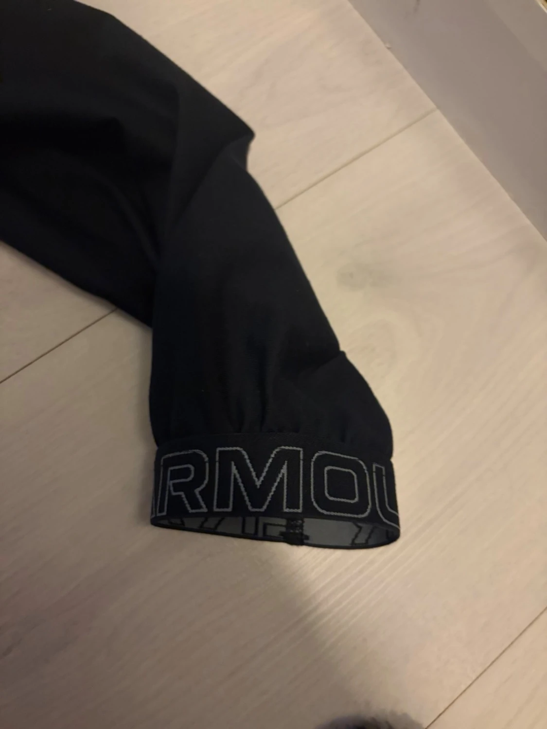 Svart vindjacka från Under Armour - 2