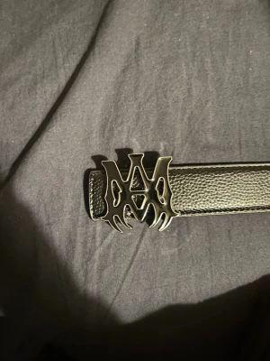 Amiri bälte - Svart amiri bälte som är 105cm långt skriv privat för bilder eller frågor