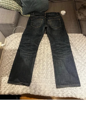 Apc jeans - Säljer dessa feta APC jeansen för ett bra pris, jeansen är i bra oanvänt skick och har en fet fade. Storlek 29. Materielet är också selvedge denim.