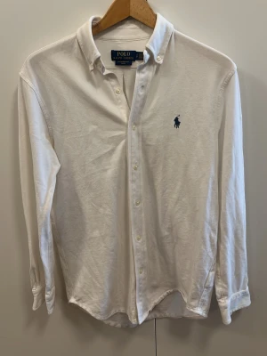 Ralph Lauren skjorta - Featherweight mesh skjorta från Ralph Lauren i storlek s. Bra skick