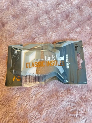 Häl skydd - Säljer dessa häl skydd som är jättebra om du har ett par förstora skor! Helt oöppnade🫶🏻