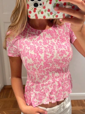 Så fån blus - Säljer denna så fina blus🌸🌼🌸🌼