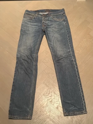 Nudie Jeans Solid Ollie - Nudie Jeans Solid Ollie Life Tracks 32/32 Knappt använda