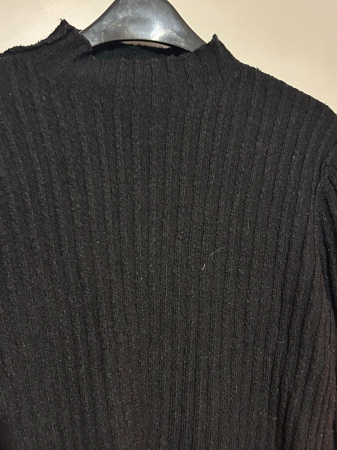 Svart Stickad Tröja - 1