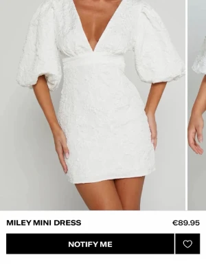 Söker!! - Söker!!! Kontakta mig om du har en i storlek 34 eller 36 och vill sälja kan betala bra💕