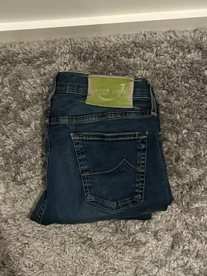  Jacob Cohen jeans - Säljer ett par Jacob Cohen jeans i bra använt skick. | storlek: W28. | Hör av dig vid frågor eller funderingar.