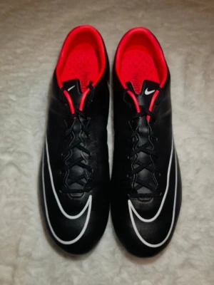 Nike Mercurial Veloce II AG - Nike Mercurial Veloce II AG i perfekt skick  Inga skador!  Skick : 10/10 Storlek: 45 Produktkod: 651619-016  